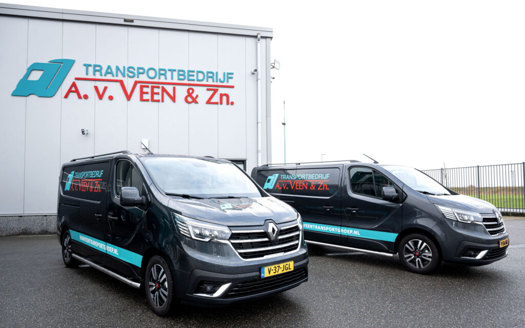 Transportbedrijf A. v. Veen zet twee Renaults Trafic in featured image