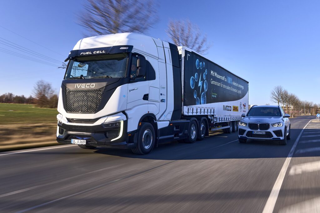 BMW gaat rijden met twee Iveco’s S-Way op waterstof featured image