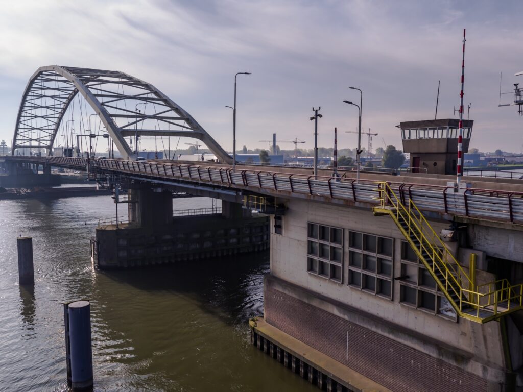Gewichtsbeperking en inhaalverbod vrachtverkeer voor Papendrechtsebrug (N3) featured image